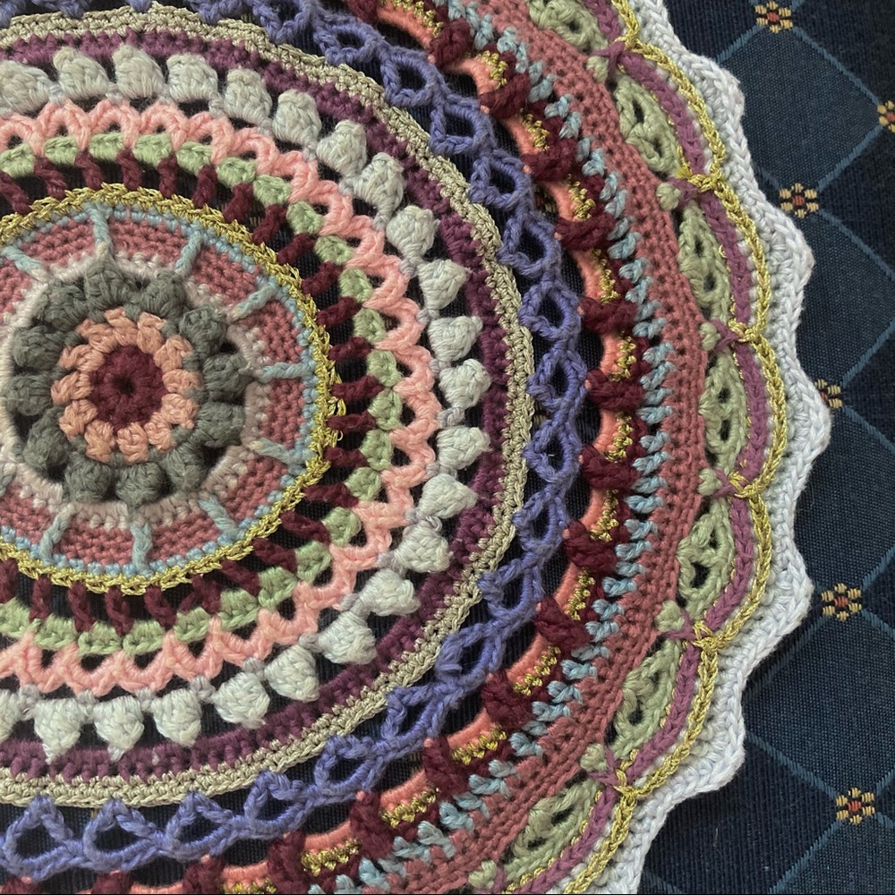 mandala throw pillow (crocheted by me) - Picture 4 of 4